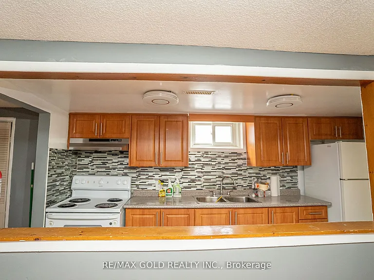 24 Bingham Rd — Photo 7