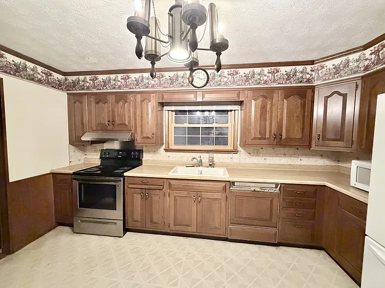 3742 Dorothy Ln — Photo 4