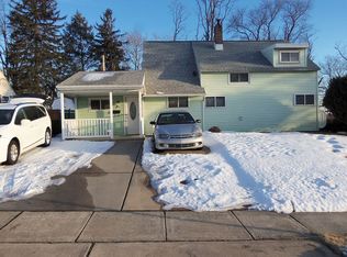 81 Hawthorne Ln, Levittown, PA