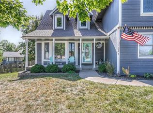 541 White Oak Ln, Liberty, MO 64068