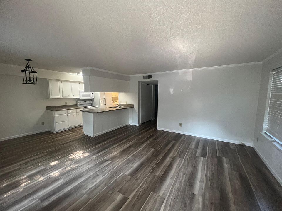 1st image of 3371 Kingswood Ct #B