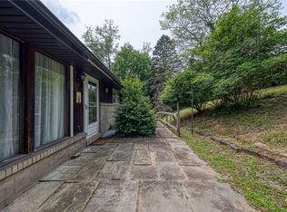 616 Orchard Hill Dr, Pittsburgh, PA