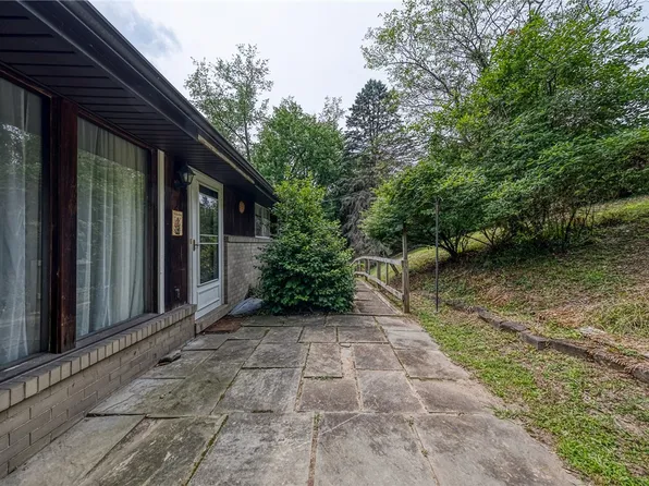 616 Orchard Hill Dr, Pittsburgh, PA 15238