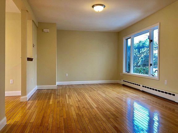 3rd image of 106 Bedford St