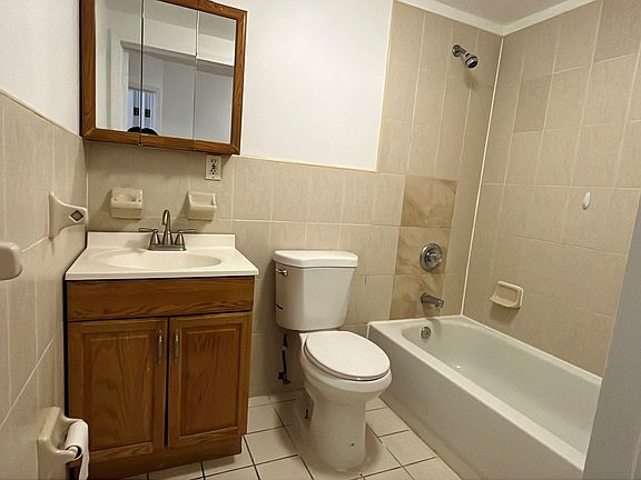 3rd image of 581 Lafayette Ave #1