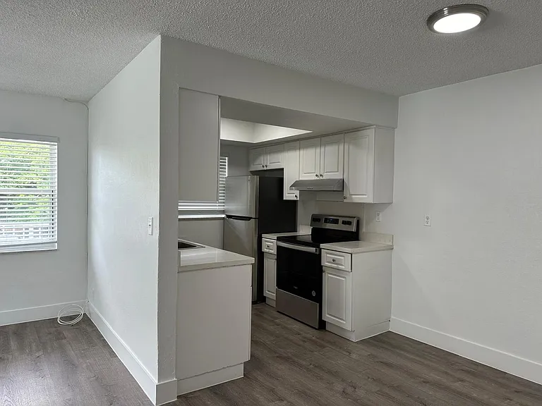 3616-3660 NE 11th Ave — Photo 32