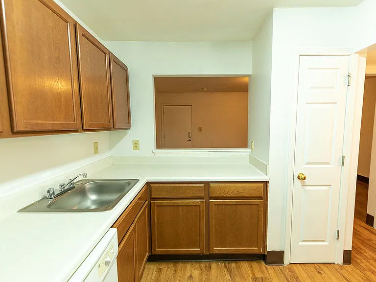 Kitchen (2) Kitchen (2)