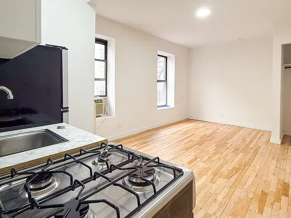 226 E 14th St APT 5Q, New York, NY 10003