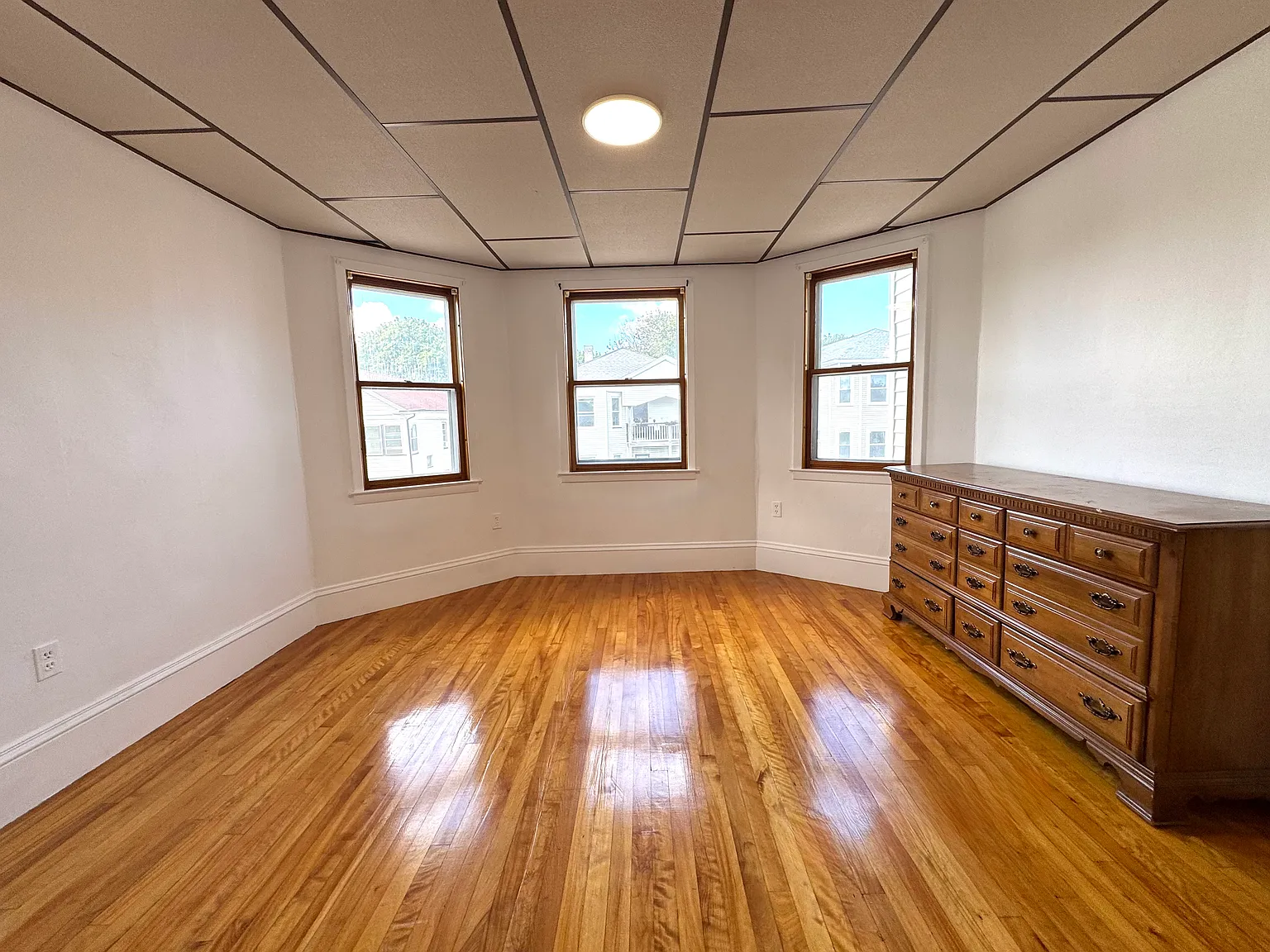 3 bed, 1249 sqft, $1,945 — Photo 2