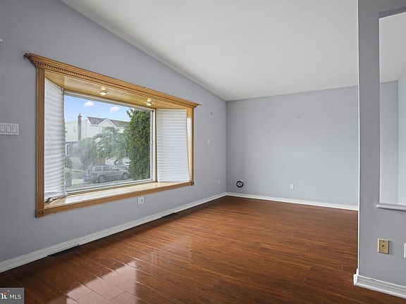5th image of 8836 Macon St