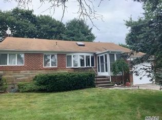 1 Ava Dr, Syosset, NY 11791