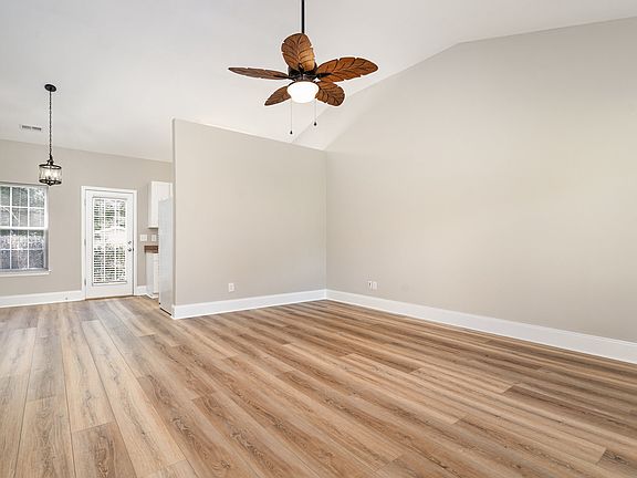 5th image of 122 Oak Haven Dr