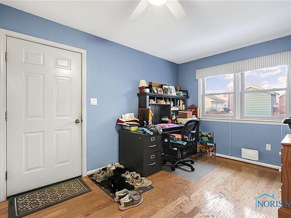 3rd image of 904 Lambert Dr