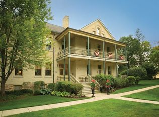 354 Leonard Wood S APT 103, Highland Park, IL 60035