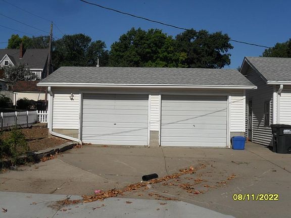 2nd image of 219 N 15th St