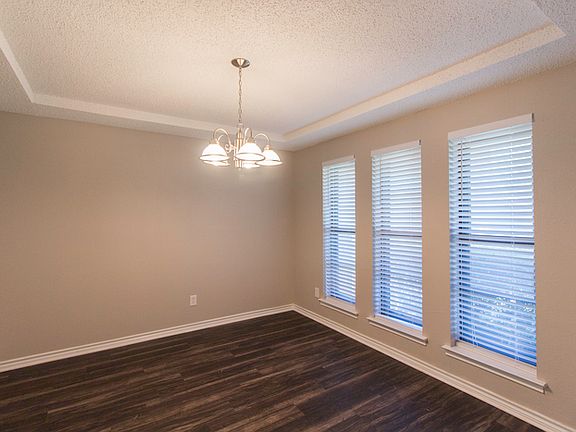 3rd image of 1604 Mayflower Dr