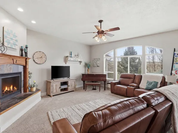 366 E 6600 S, Hyrum, UT 84319