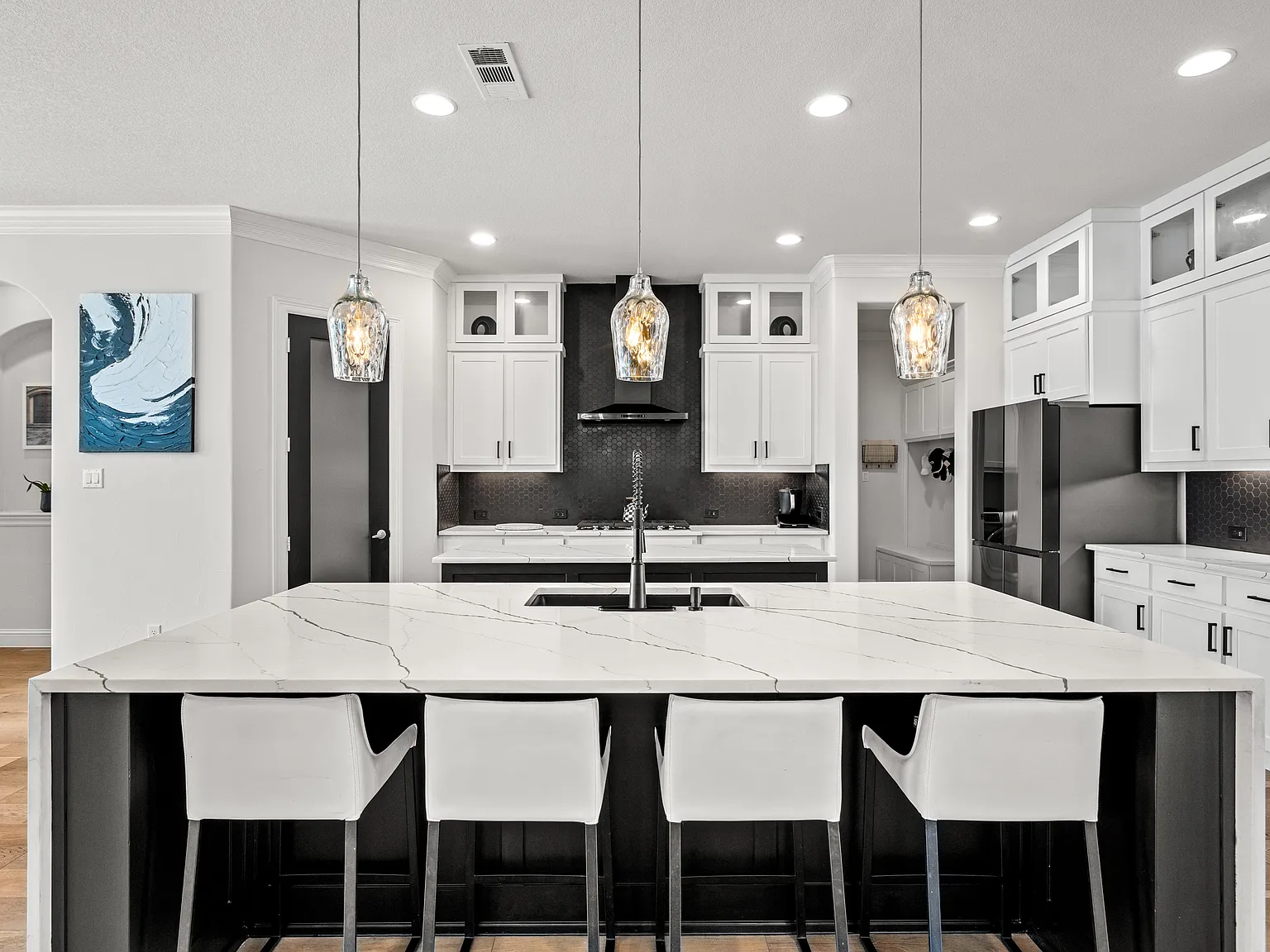 5 bed, 3342 sqft, $6,750 — Photo 3