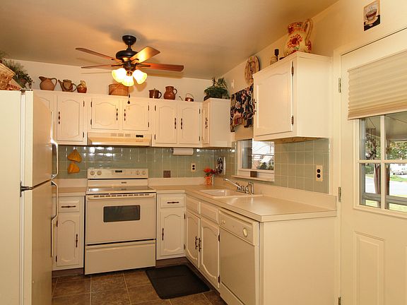 2nd image of 11 Hamilton Lane #A