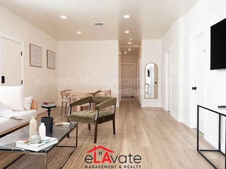 564 N Virgil Ave #560 — Photo 8