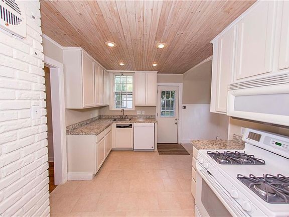 5th image of 18124 Lomond Blvd