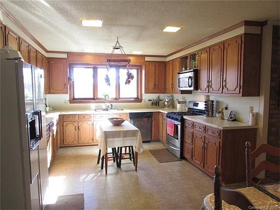 2nd image of 1525 Country Hill Dr