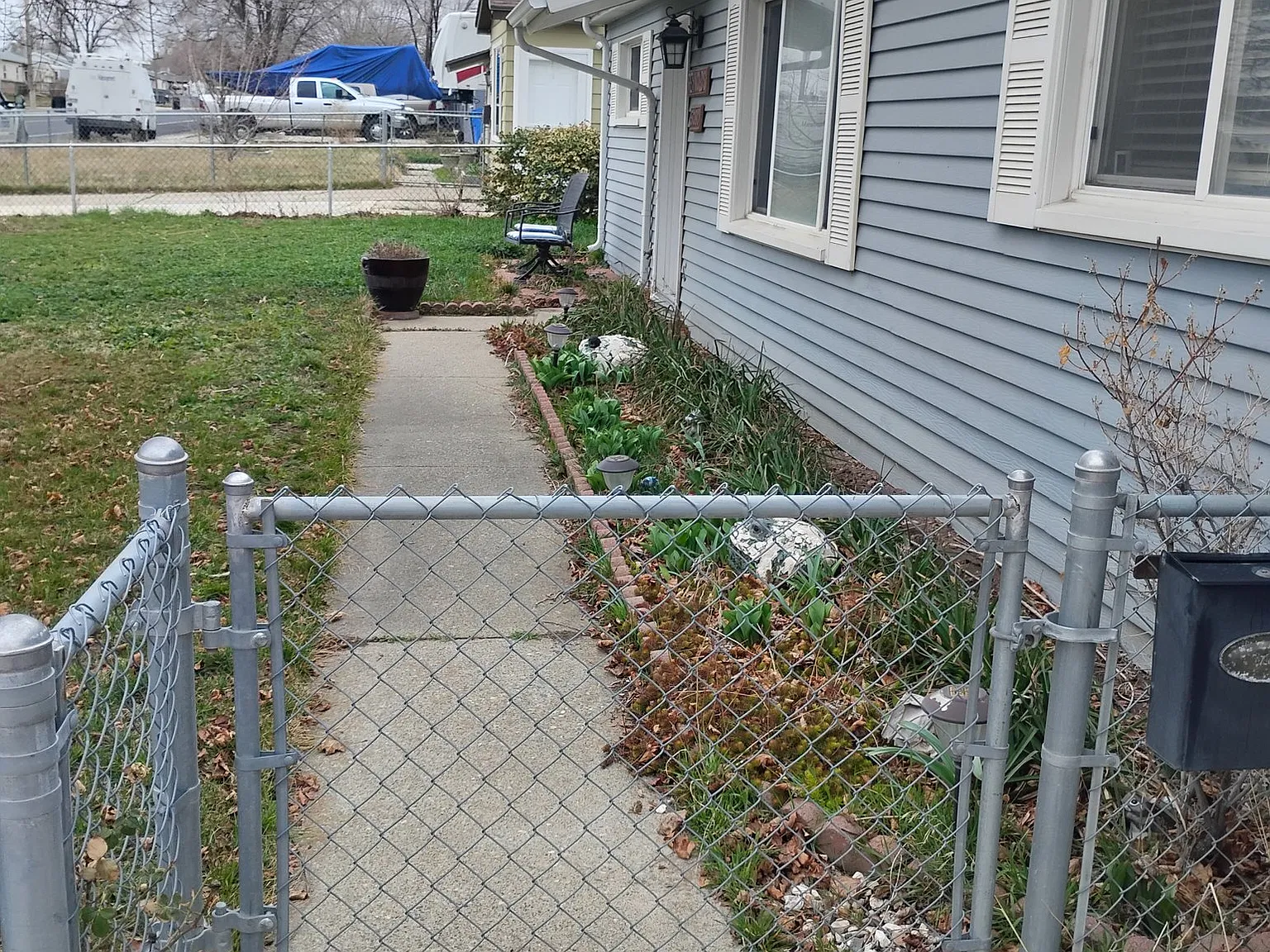 3 bed 1 1/2 bath home in Kearns — Photo 2