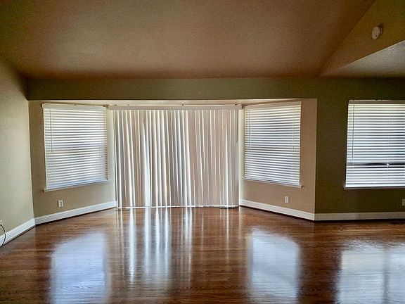 3rd image of 12386 Lakeshore N