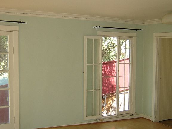 5th image of 3943 De Longpre Ave
