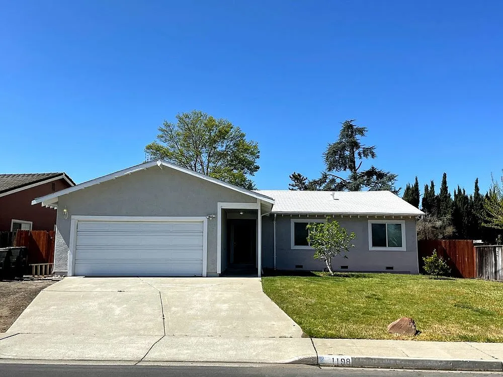 1198 Bluebell Dr photo 1
