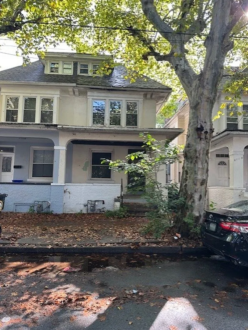 Spacious 4-Bedroom, 2-Bathroom Row Home For Rent in Harrisburg School District. — Photo 1