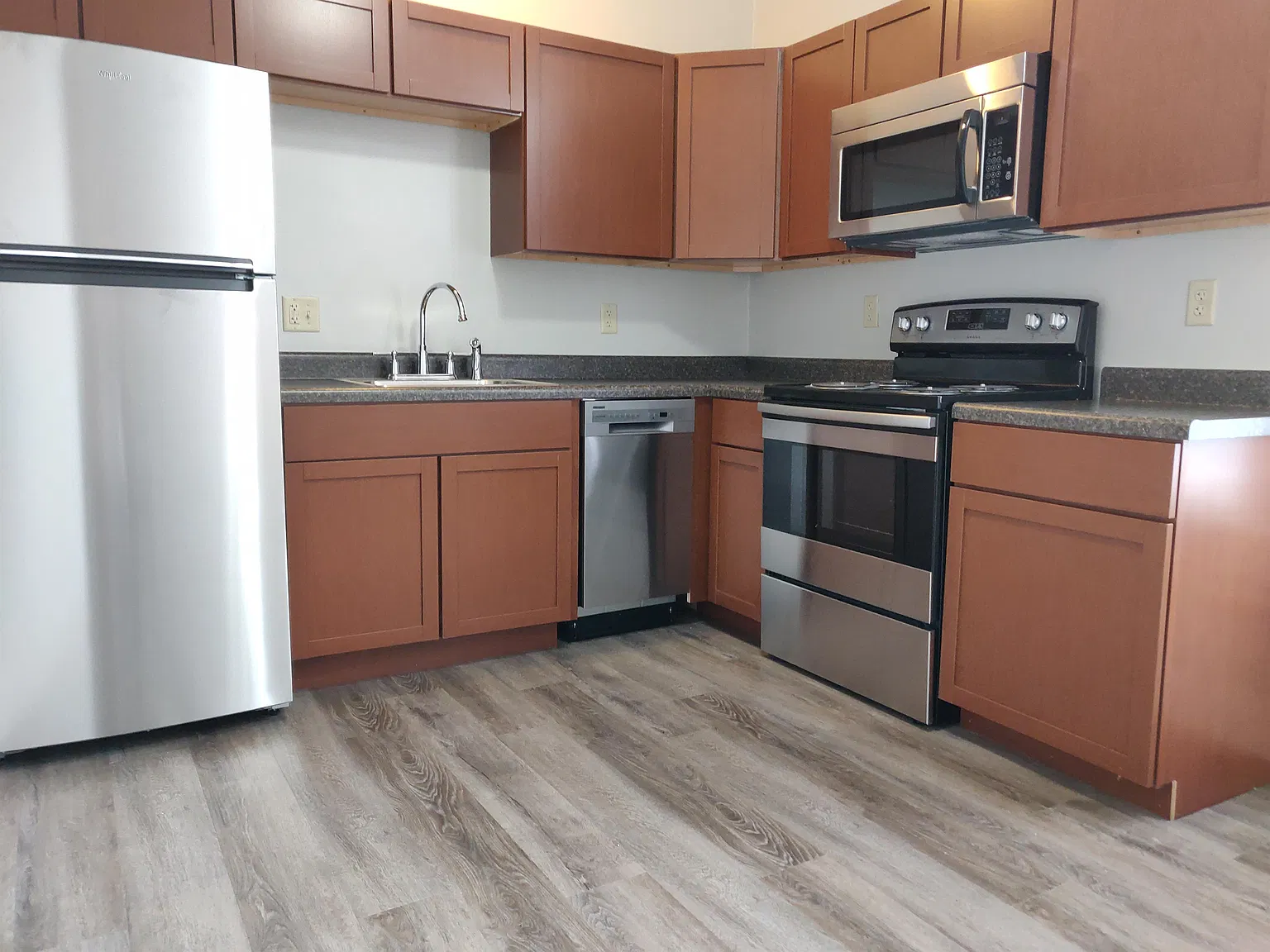 805SS Apt#7 — Photo 4