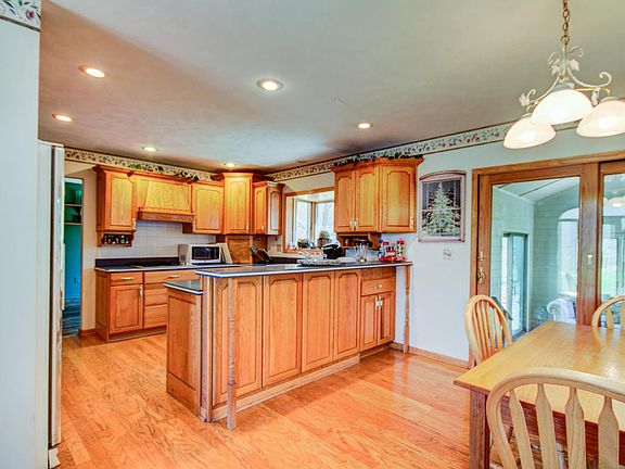 3rd image of 3101 Kissing Rock Ln SE