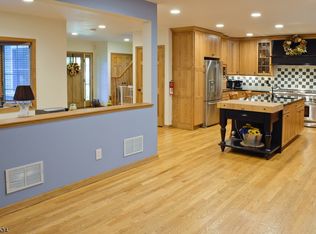 223 Brook Valley Rd, Towaco, NJ 07082