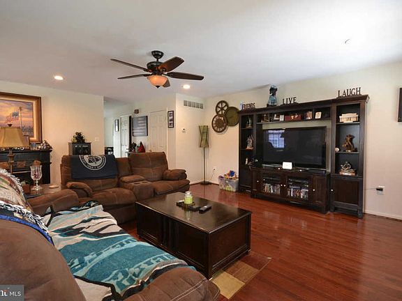 4th image of 190 Wilde Ave