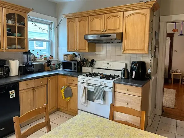 187 College Ave #1, Somerville, MA 02144