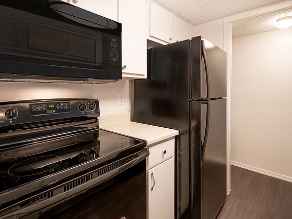 3rd image of 1224 Deuce Dr #1106