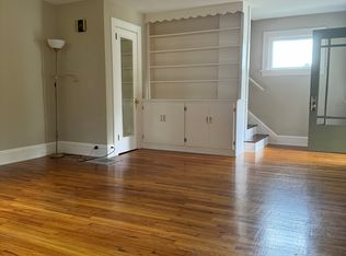 137 Bradley St, Chagrin Falls, OH 44022