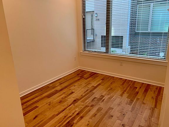 2nd image of 2108 Kensington Walk