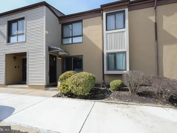 15 Ashley Ct, Marlton, NJ 08053