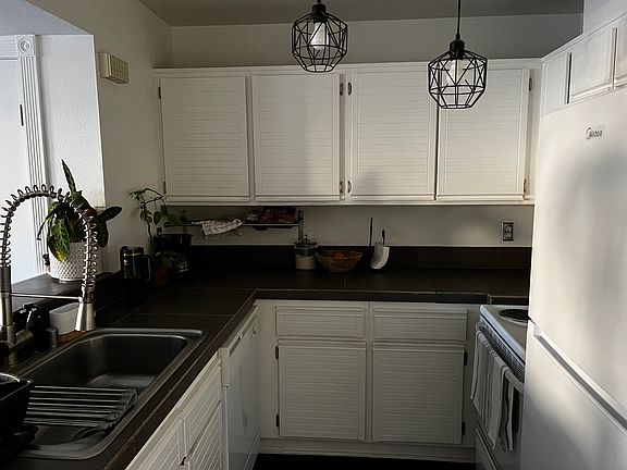 3rd image of 25671 Le Parc Unit 57