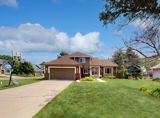 2079 Woodbridge Way, Woodbury, MN 55125