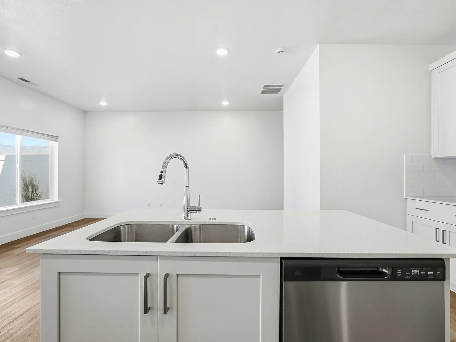 3 bed, 2.5 bath, 1778 sqft, $1,850 — Photo 4
