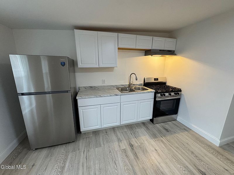 3rd image of 25 13th Street