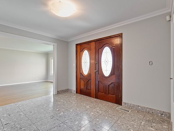 2nd image of 3826 La Fontaine Dr