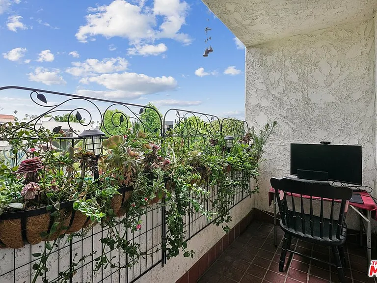 125 Montana Ave #304 — Photo 24