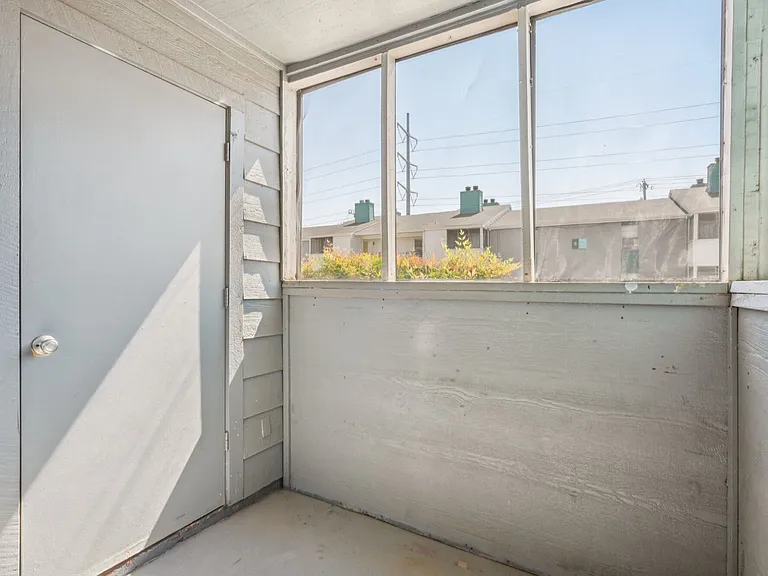 5644 Riverwalk Dr — Photo 43
