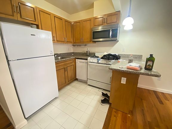 3rd image of 37-17 32nd St #2