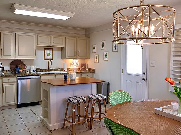 4th image of 240 Seagraves Dr #240