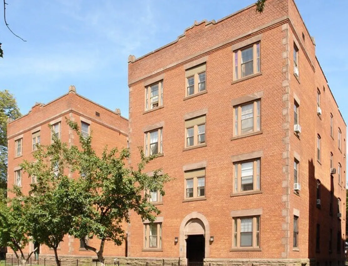 3 bed, 1000 sqft, $1,650 — Photo 1